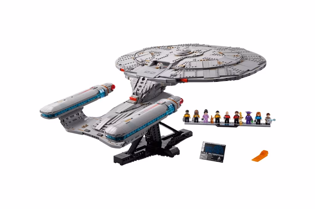 LEGO U.S.S. Enterprise NCC-1701-D trưng bày