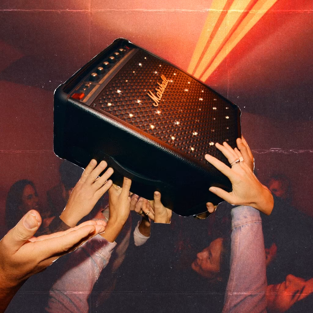 Marshall Bromley trong không gian tiệc